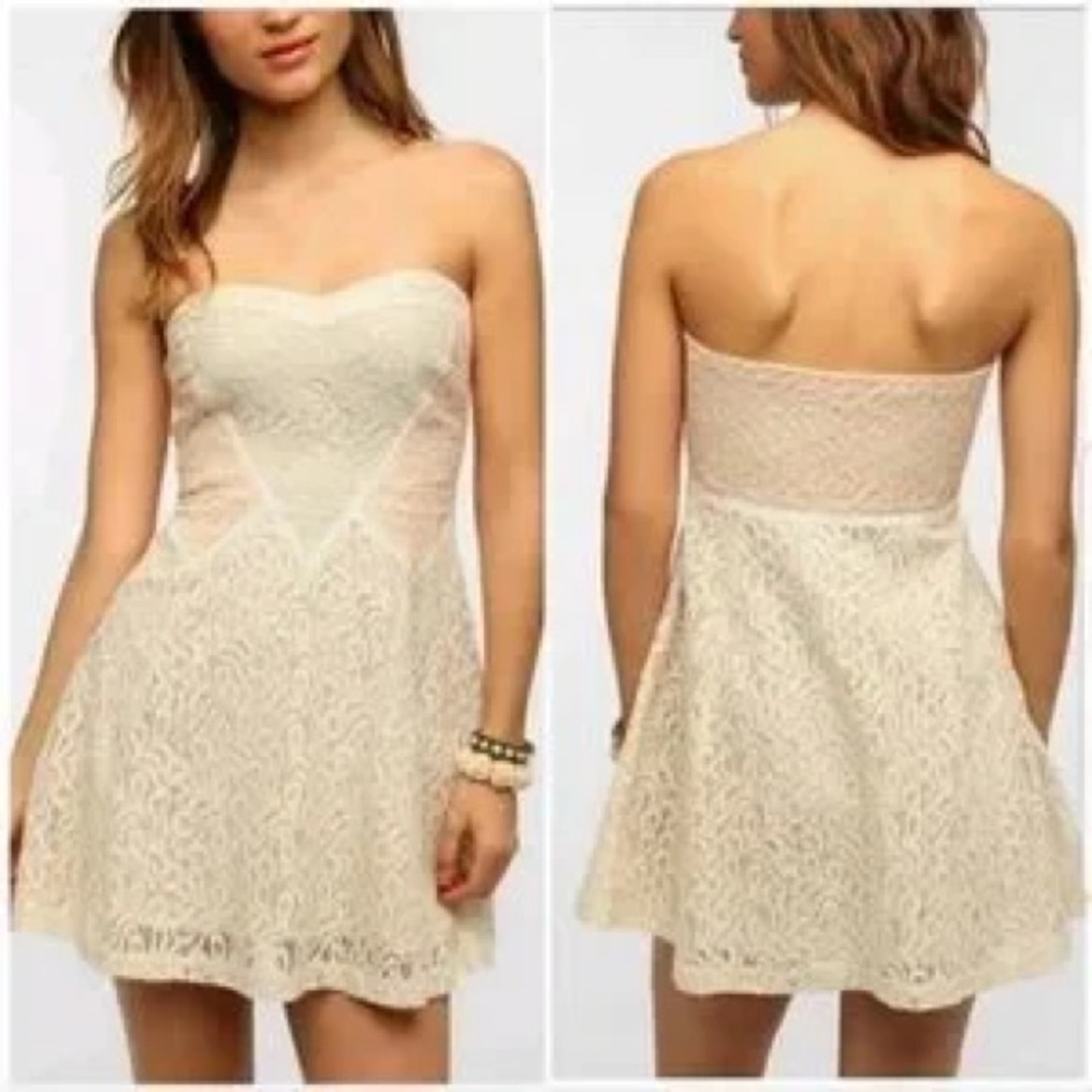 🦋 Kimchi Blue Elegant Cream & Pink Lace Stained Glass Strapless Mini Dress